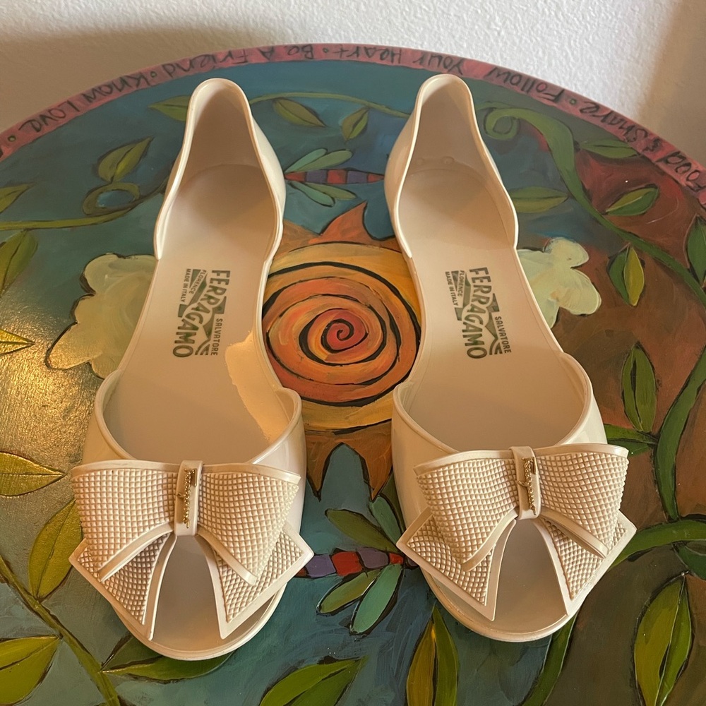 Salvatore Ferragamo Cream Jelly Peep-Toe Ballet Flats with Bow and Gold Hardware